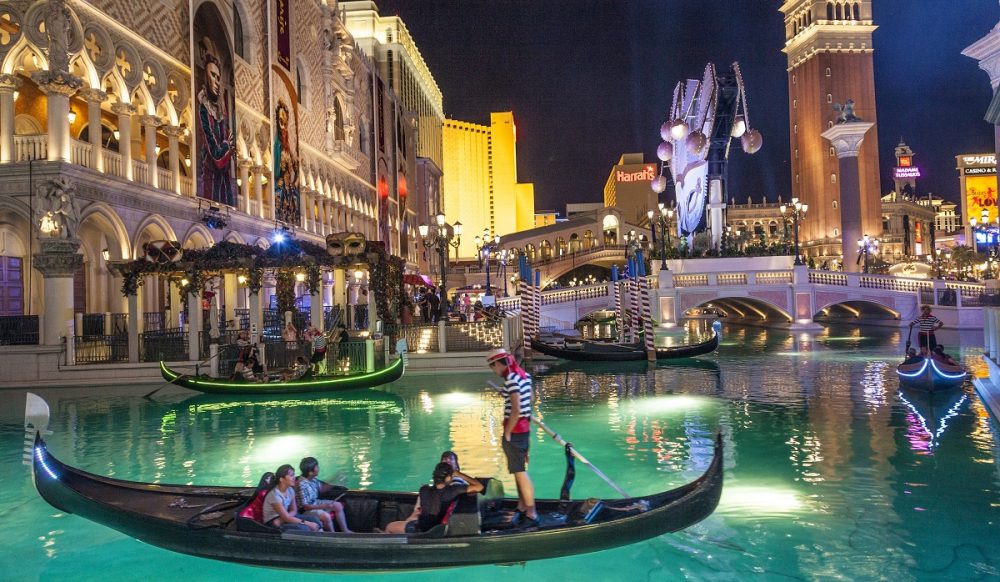 Couples-Guide-To-Valentines-Day-in-Vegas